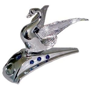 CISNE CROMADO C/BASE PLAST S/LUZ MB